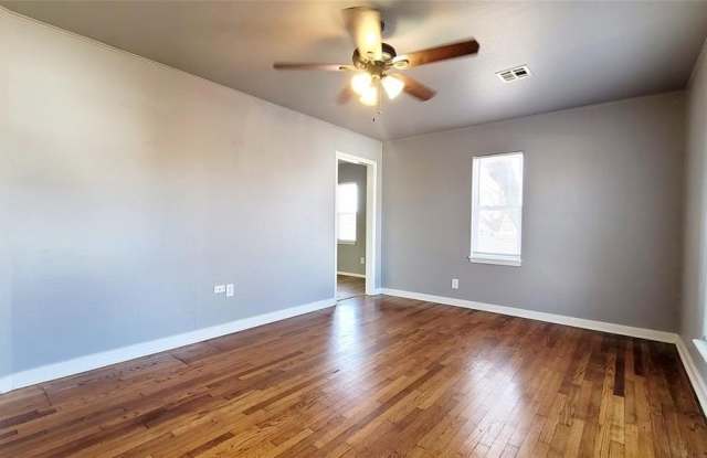300 E Kittyhawk Drive Gallery 3