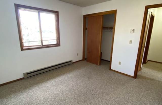 3 Bedroom 2 1/2 Bathroom Townhouse- CLOSE TO MSU- Gallery 3