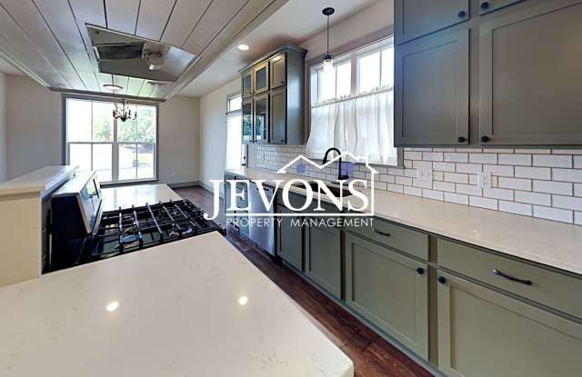 Spacious home with fully equipped kitchen and 2-car garage near Stewart Park photos photos