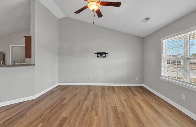 303 Sinclair Lane Gallery 3
