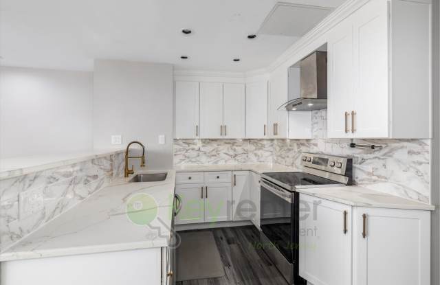 Penthouse Luxury Living with Stunning Views – 2BR/2BA Condo in Prime Hackensack Location photos photos