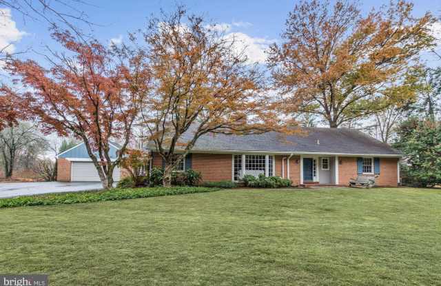 7700 PERSIMMON TREE LANE Gallery 2