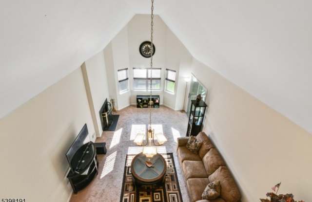 28 Kensington Dr - 28 Kensington Drive, Piscataway, NJ 08854