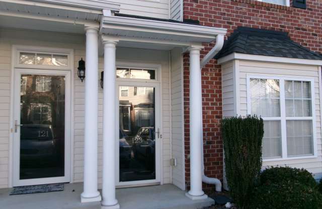 Pretty 2 Story Townhouse For Rent in Kernersville - 123 Humberside Drive, Kernersville, NC 27284