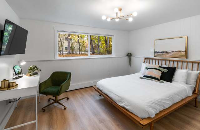 Stylish & Turnkey Furnished 2-BR Daylight Basement Apartment – Utilities + Wi-Fi Included Gallery 3