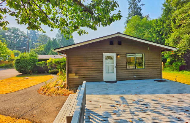 Charming Rose Hill Rambler with Spacious Private Lot Gallery 3