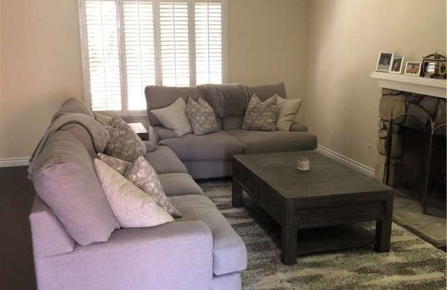 28037 Ridgebluff Court Gallery 2