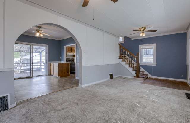 6 Month Lease! 3Bed 2Bath with 3 Stall Garage! photos photos