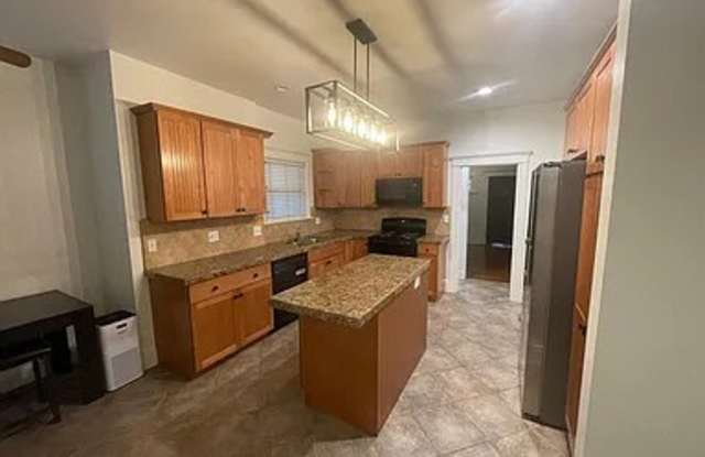 2723 Kenwood Avenue photos photos