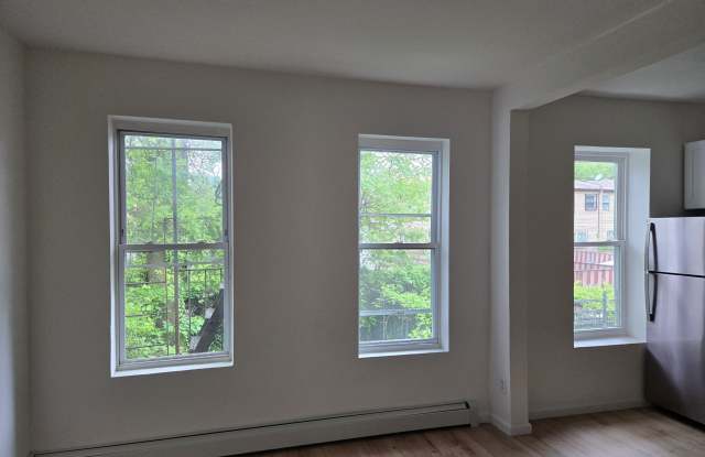 488 Jerome Street - 2 photos photos