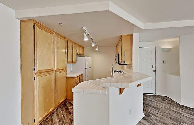 Spacious 2-Bedroom, 2-Bathroom Condo for Rent – Scripps Highlands photos photos