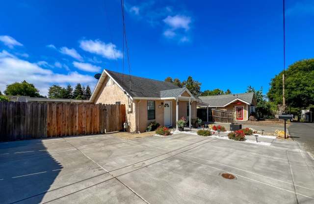 Renovated Alta Heights Retreat - Available Furnished or Unfurnished Gallery 3