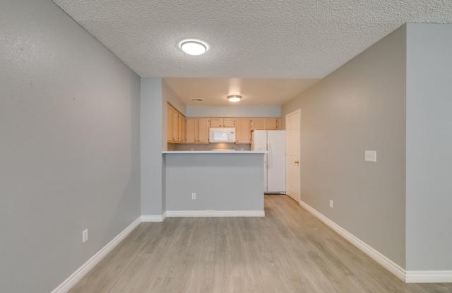 COZY 2 BEDROOMS-2 BATHROOM TOWNHOME*CLOSE TO AREA SHOPPING CENTERS-BUS LINES* Gallery 3