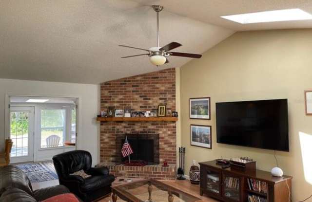 2942 Woodpine Circle Gallery 3