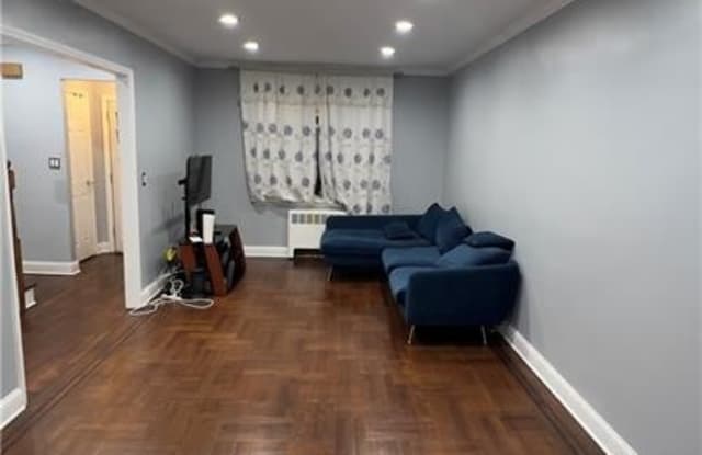 1113 E 214 Street - 1113 East 214th Street, Bronx, NY 10469
