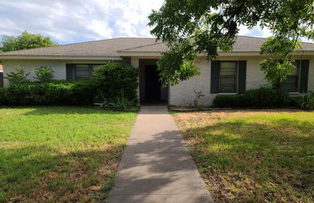 3218 Canyon Creek Dr - 3218 Canyon Creek Dr, San Angelo, TX 76904