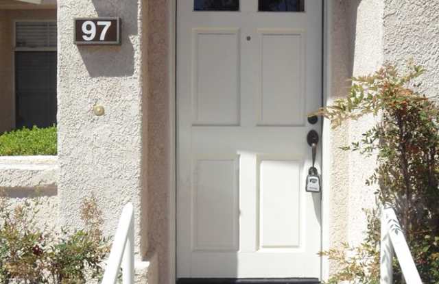 Upstairs 2BR; 2BA end-unit condo w/ 1 car attached garage Gallery 3