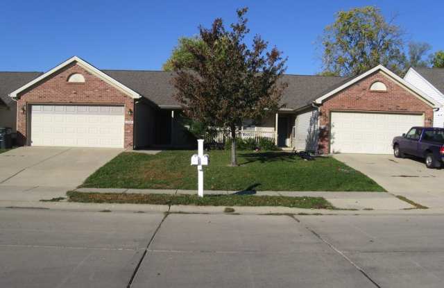 Spacious 3bed/2bath duplex in quiet community with many nice features Gallery 1
