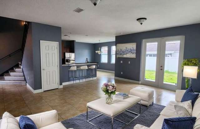 Stunning 3-Bedroom Townhome with Loft, Balcony & 2-Car Garage in Kissimmee! Gallery 4