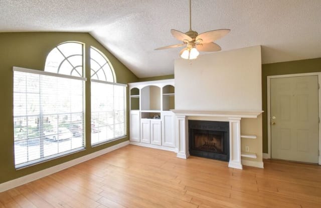 686 Roaring Drive - 686 Roaring Drive, Altamonte Springs, FL 32714