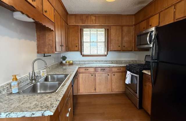 2/1.5 - Downtown Lifestyle in a Charming Community Setting Gallery 4