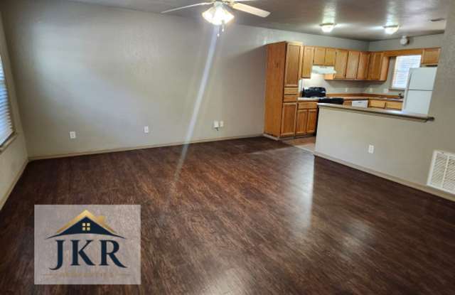 2 bed/1.5 bath house Gallery 1