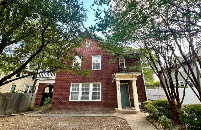 Application Received! Historic 2-Bedroom Upstairs Apartment Gallery 1