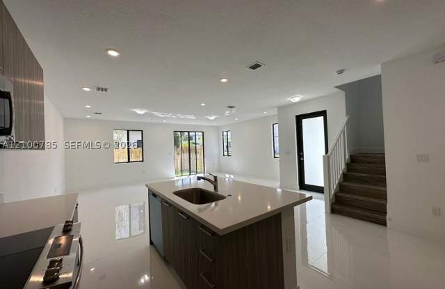 13661 SW 157th Pl Gallery 3