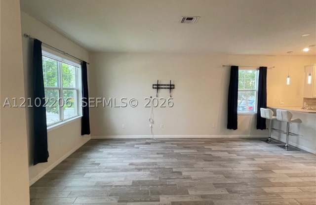 4860 Eucalyptus Dr Gallery 4