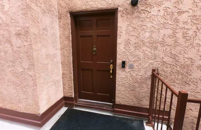2-Story in Desireable Heritage Manor Condominiums Gallery 4