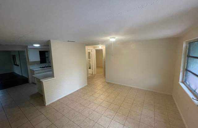 3 Bed, 2 Bath Single Family Home in New Port Richey Gallery 3