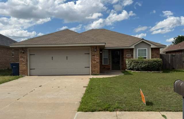 Adorable OKC home with 3 bed, 2 bath, 2 car garage in Mustang Schools! photos photos