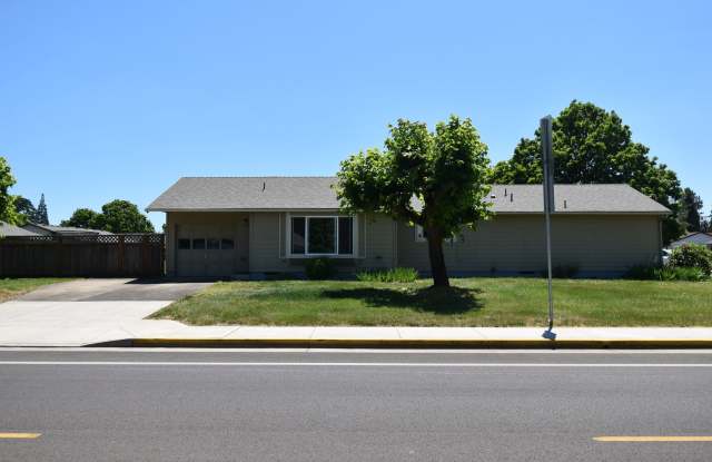 Well kept duplex with garage. photos photos Well kept duplex with garage. photos photos