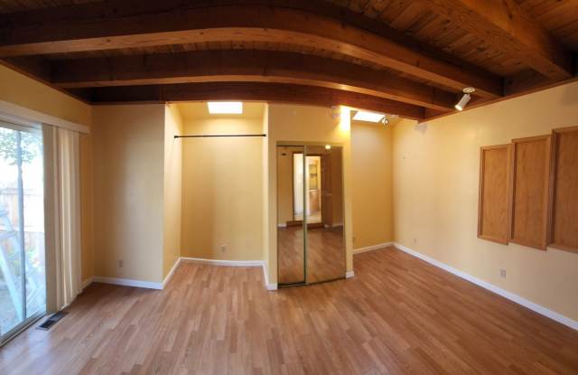 5 Bedroom 3 Bath close to Poly, hiking and shopping!! Gallery 1
