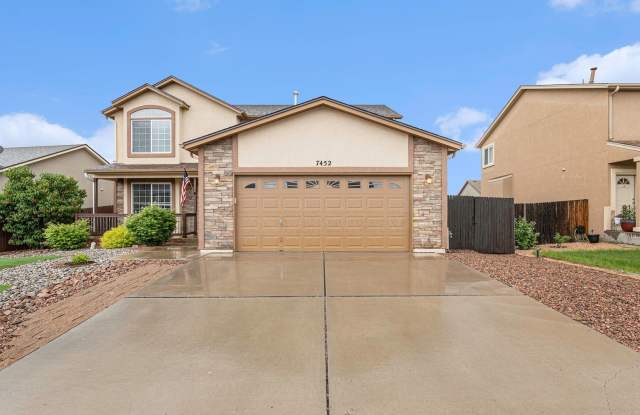 Large 2 Story Home with Full Basement and Yard. Gallery 1