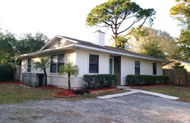 Cute Rental Home on Dead End Street w/large yard photos photos