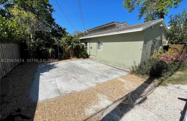 1108 NE 3rd St photos photos