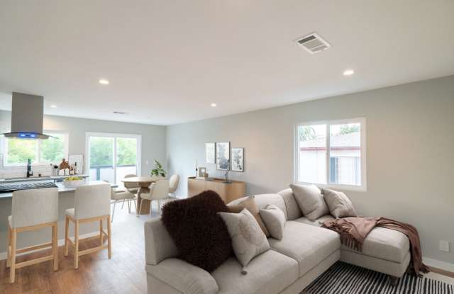 5847 Willoughby Ave Gallery 2