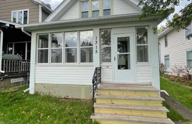AVAILABLE NOW - 2 Bedroom, 1 Bath Brand new Kitchen and Bathroom! photos photos