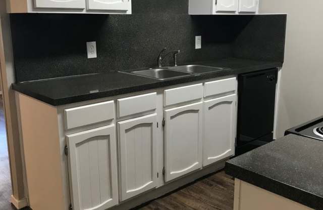 1410 B COURTNEY Gallery 3