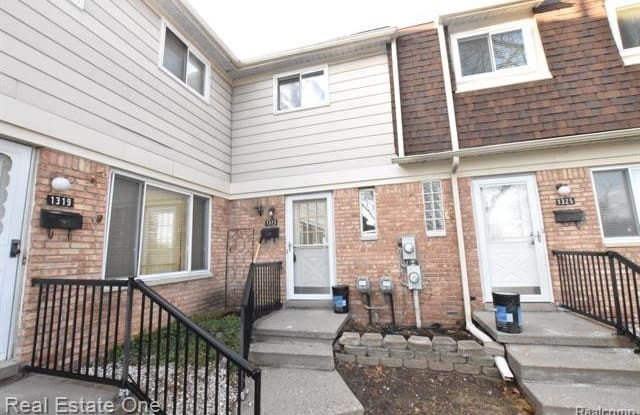 1323 LAUREL VALLEY Drive - 1323 Laurel Valley Drive, Waterford, MI 48327