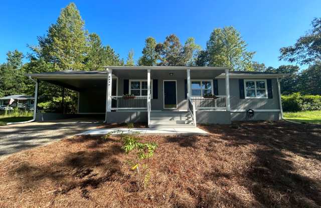 **ASK HOW YOU CAN MOVE IN WITH NO SECURITY DEPOSIT**8546 East Union Hill Rd: Ranch Home with 16x20 Work Shed on Wooded 2.42-Acre Lot for Rent in Winston! AVAILABLE NOW! - 8546 East Union Hill Road, Douglas County, GA 30187