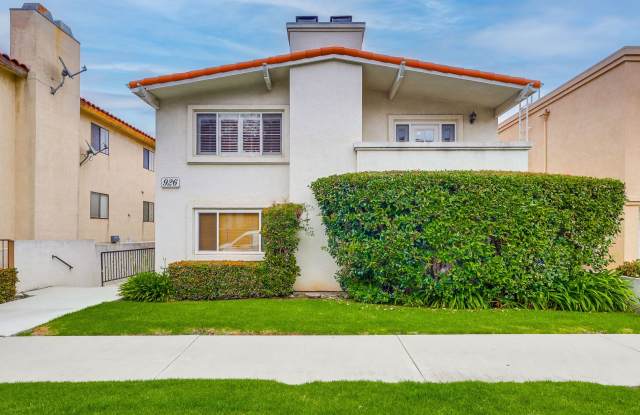 A Must SEE! Specious 3 Bedroom 2 bath upstairs condo Gallery 3