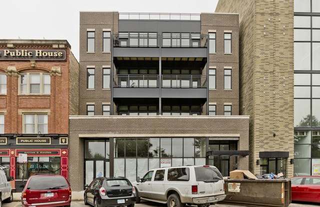 4555 N Ravenswood - 4555 North Ravenswood Avenue, Chicago, IL 60640