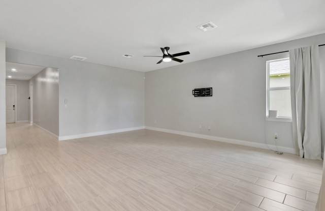 Spacious 4BR Home in Port St. Lucie – Modern Comfort Awaits Gallery 4