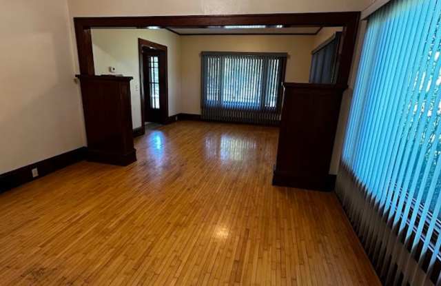 3 Bedroom, 1 Bathroom Single Family Home - Staples Gallery 4