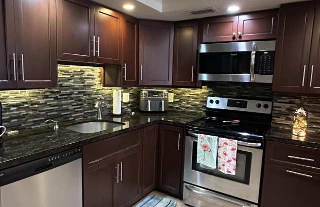 3121 NE 51st Street photos photos