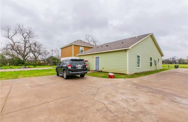 323 French Ave – Fully Furnished 5 Bed / 4 Bath Near Baylor Gallery 3