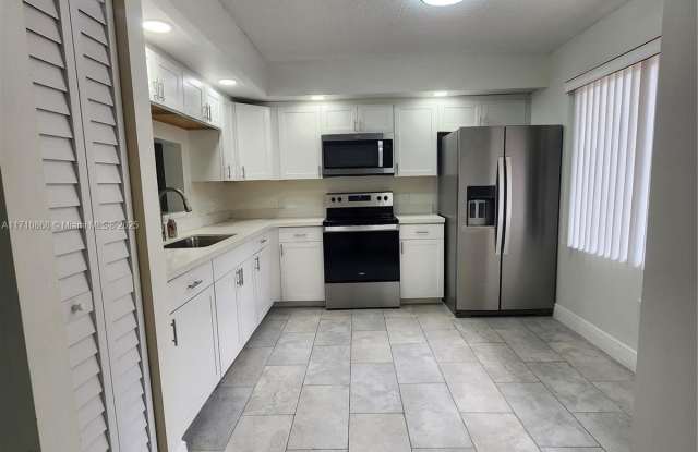1351 SW 141st Ave photos photos