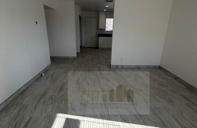316 S Oswell st - A Gallery 3